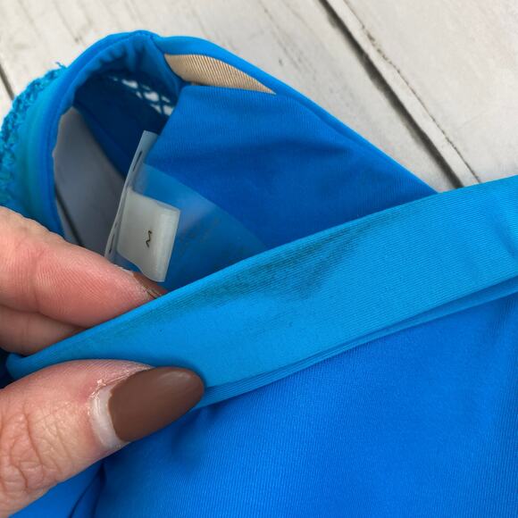 PilyQ Sea Blue Tropics Stitched Ellie Halter Bikini Top Size Medium - Picture 9 of 13